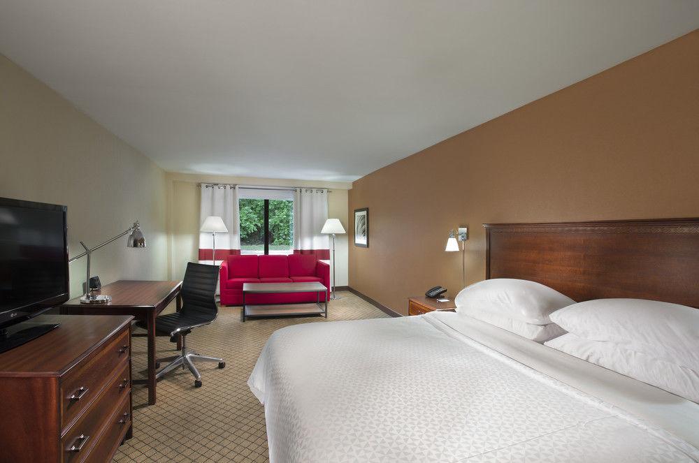 Doubletree By Hilton Manhattan, Ks Exteriér fotografie