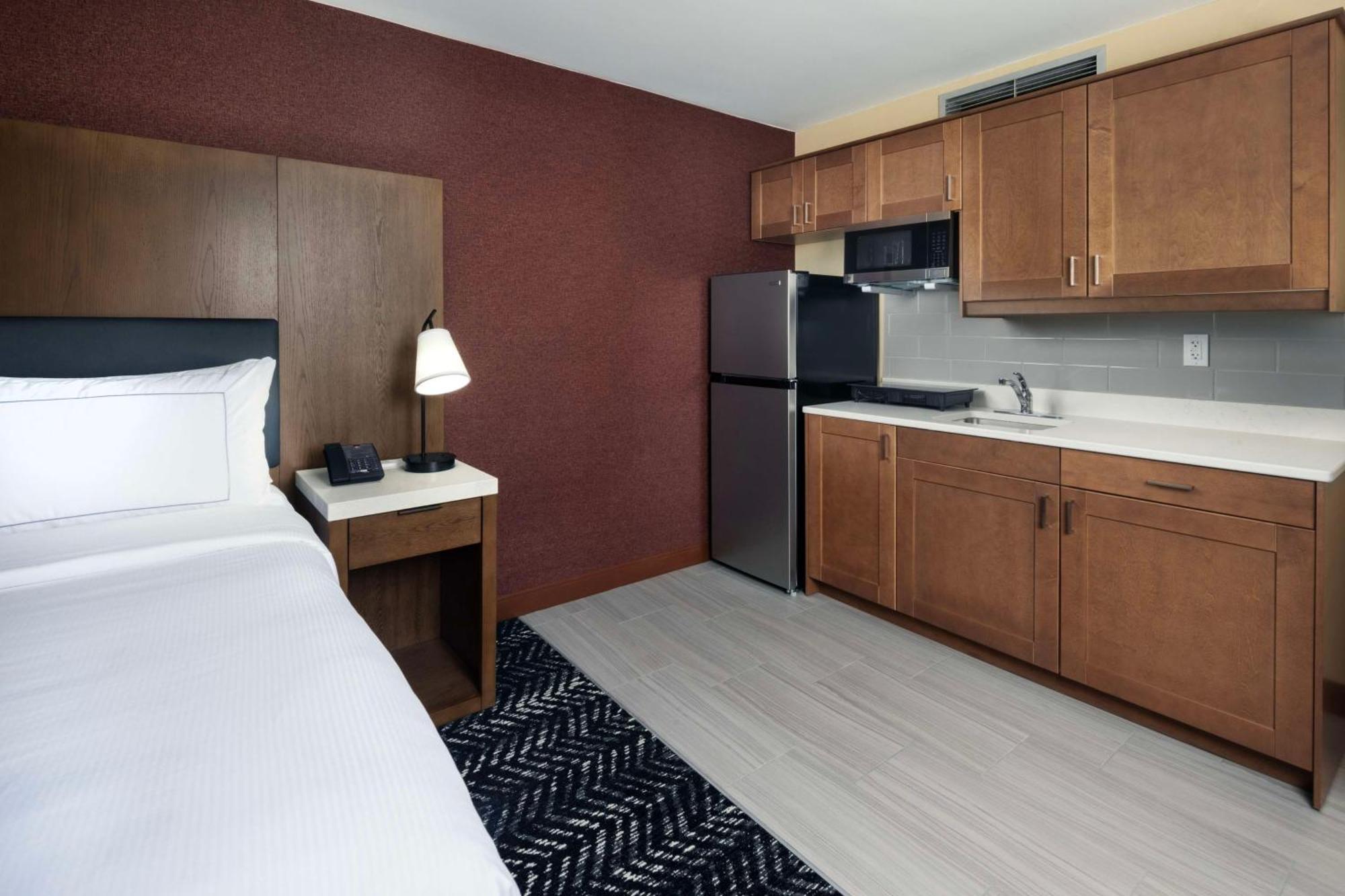 Doubletree By Hilton Manhattan, Ks Exteriér fotografie