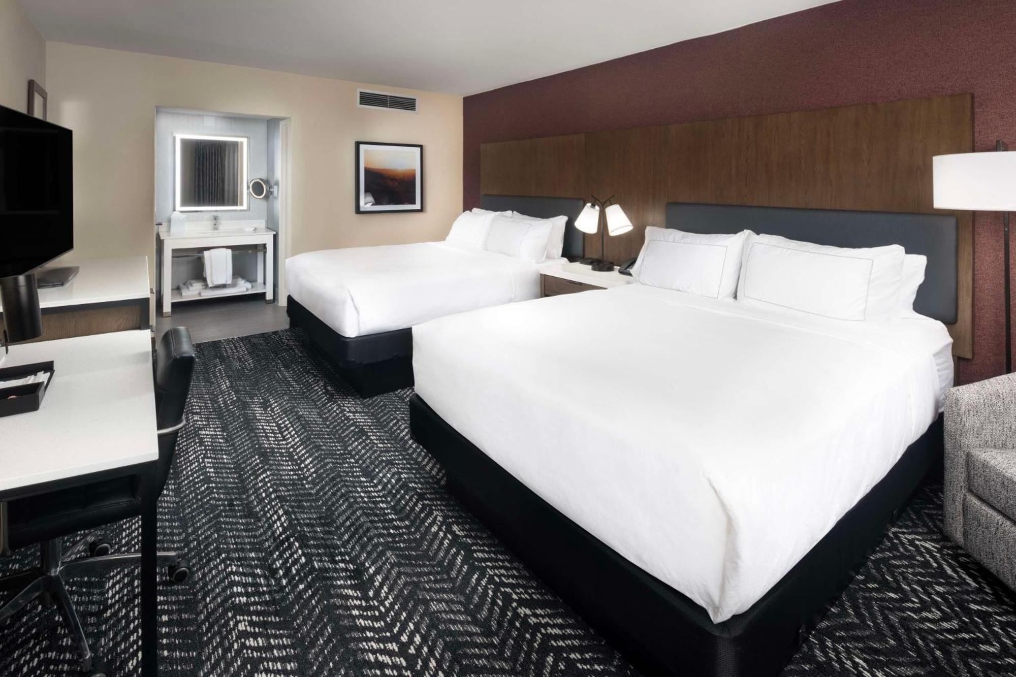 Doubletree By Hilton Manhattan, Ks Exteriér fotografie
