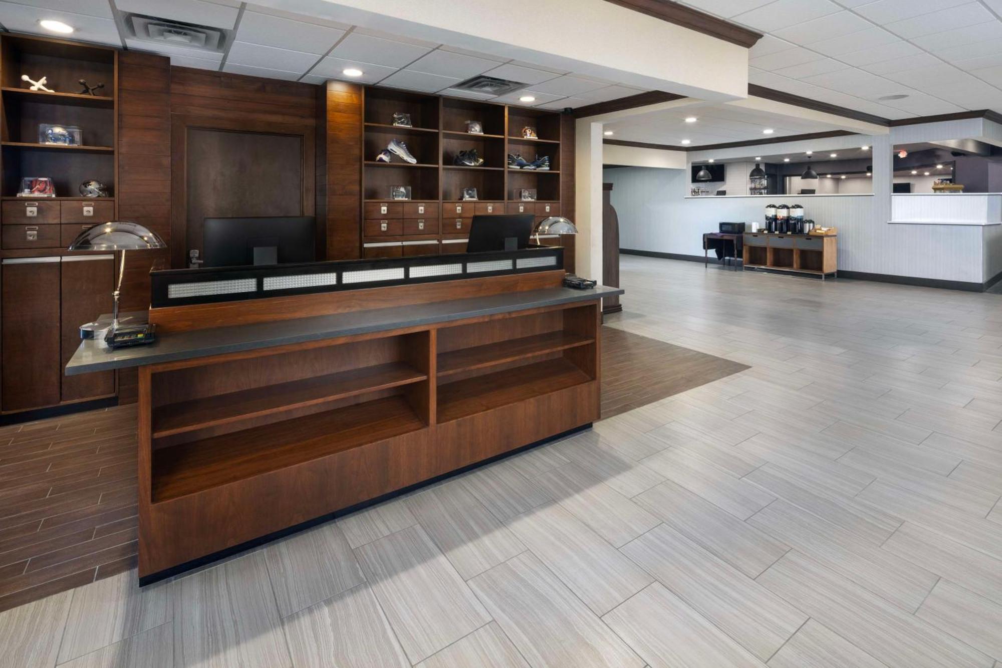 Doubletree By Hilton Manhattan, Ks Exteriér fotografie