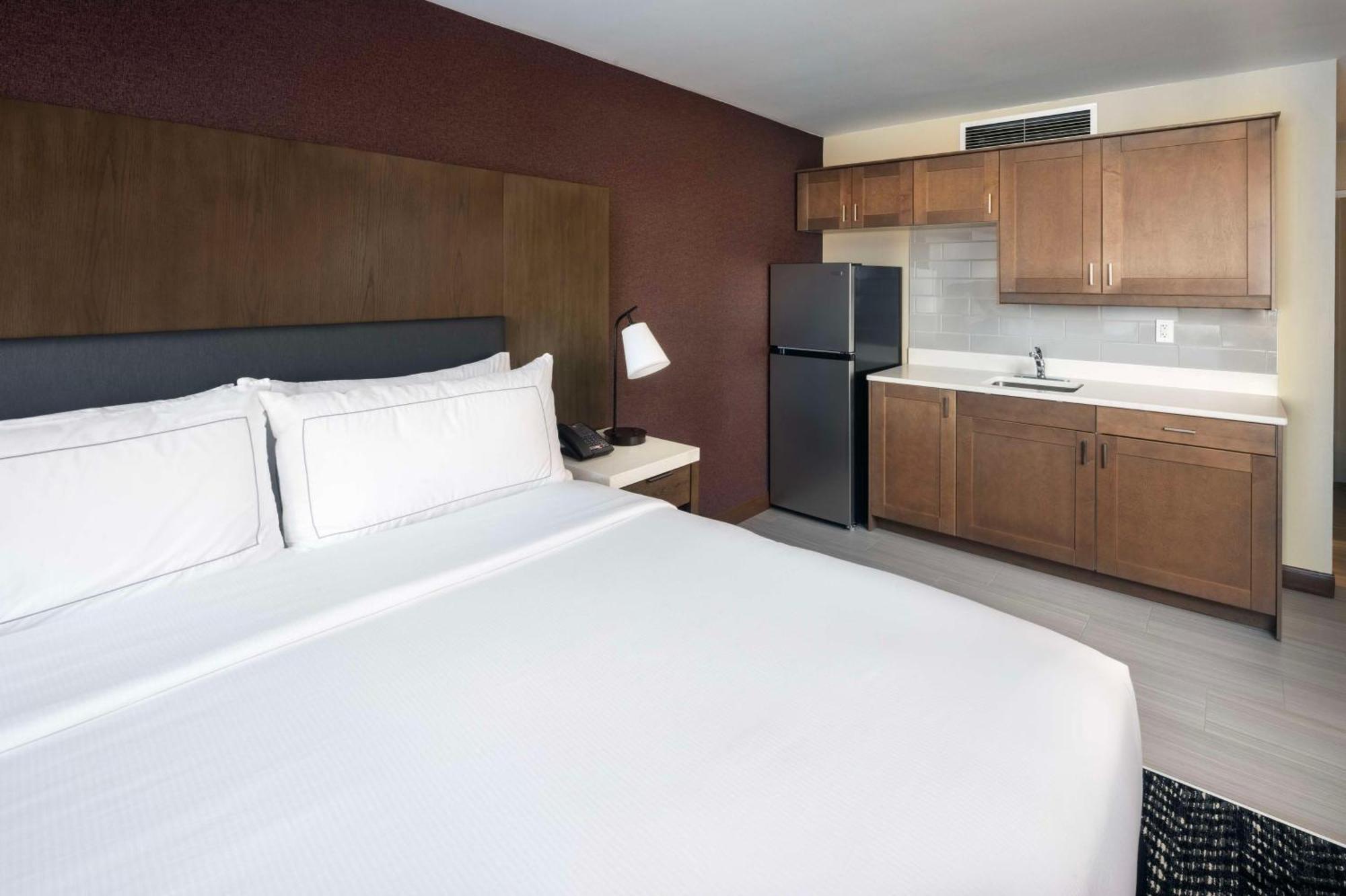 Doubletree By Hilton Manhattan, Ks Exteriér fotografie
