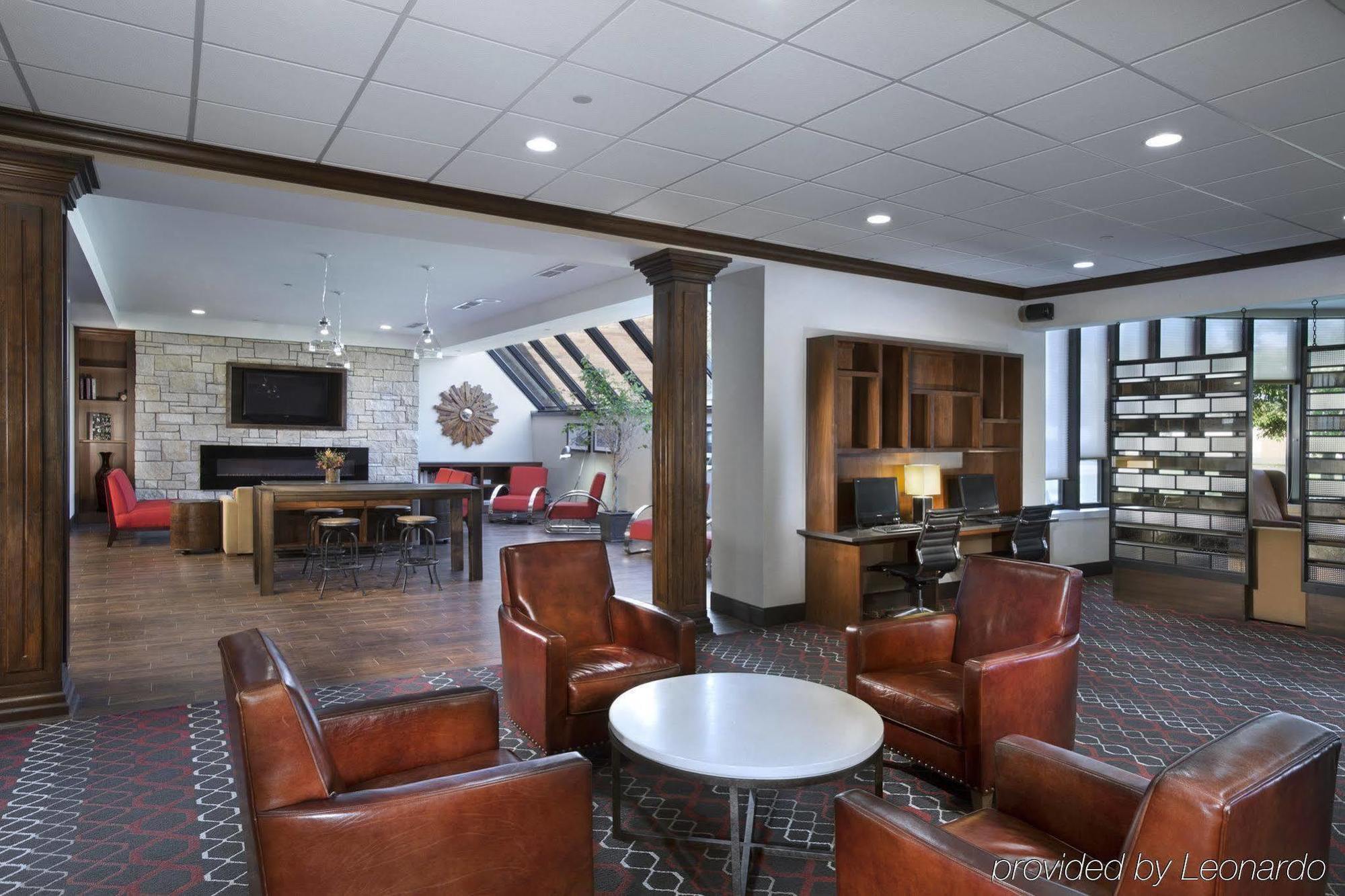Doubletree By Hilton Manhattan, Ks Exteriér fotografie