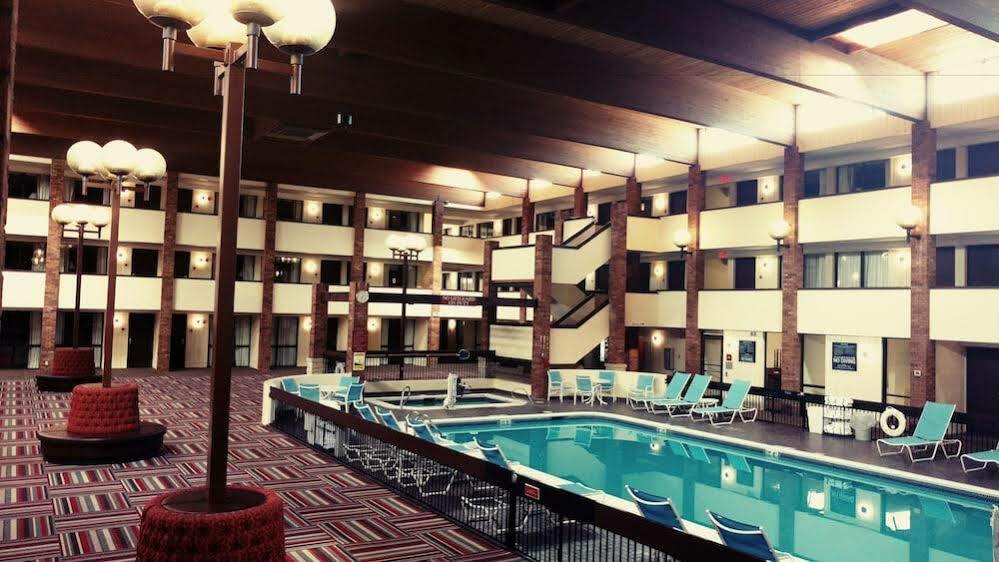Doubletree By Hilton Manhattan, Ks Exteriér fotografie