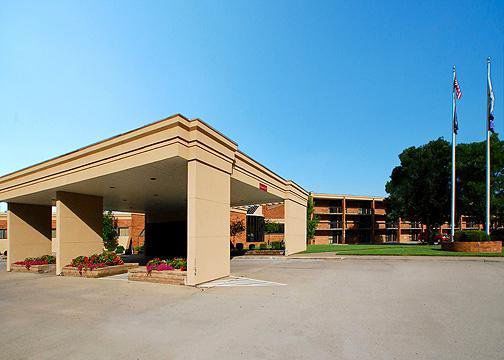 Doubletree By Hilton Manhattan, Ks Exteriér fotografie
